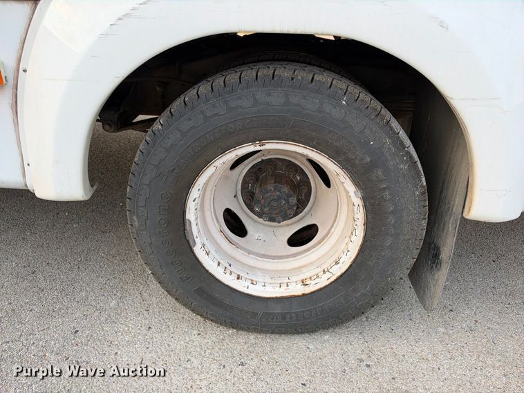 image for item FB8392 2011 Ford E450 shuttle bus
