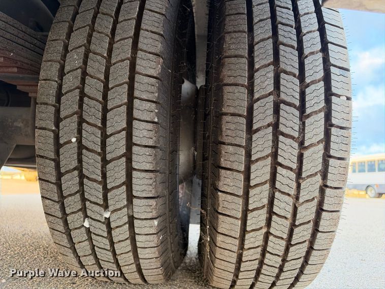 image for item FB8392 2011 Ford E450 shuttle bus