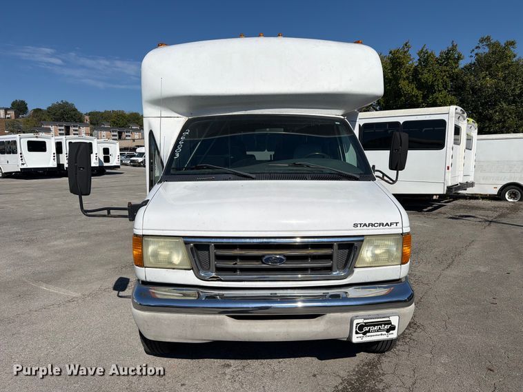 image for item FC3417 2003 Ford E350 shuttle bus