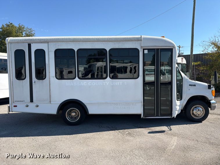 image for item FC3417 2003 Ford E350 shuttle bus