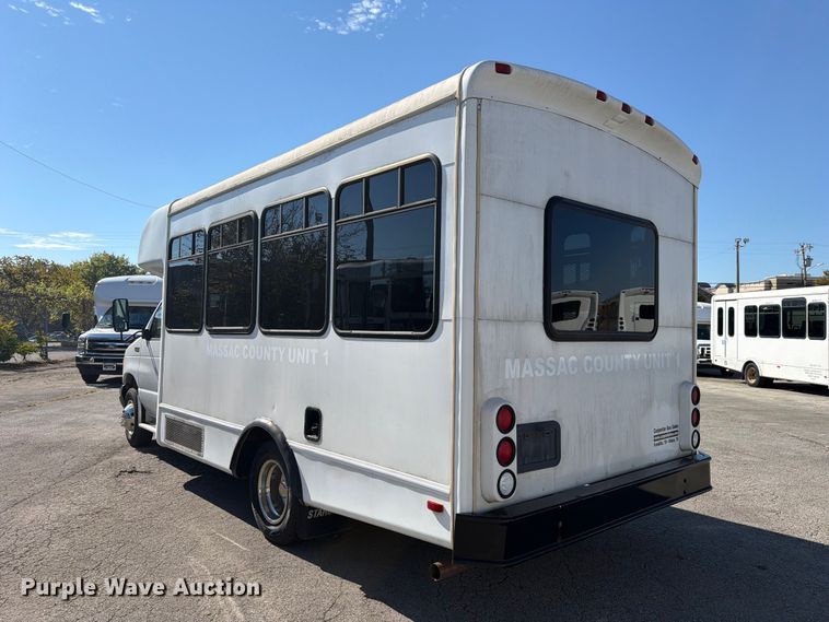 image for item FC3417 2003 Ford E350 shuttle bus