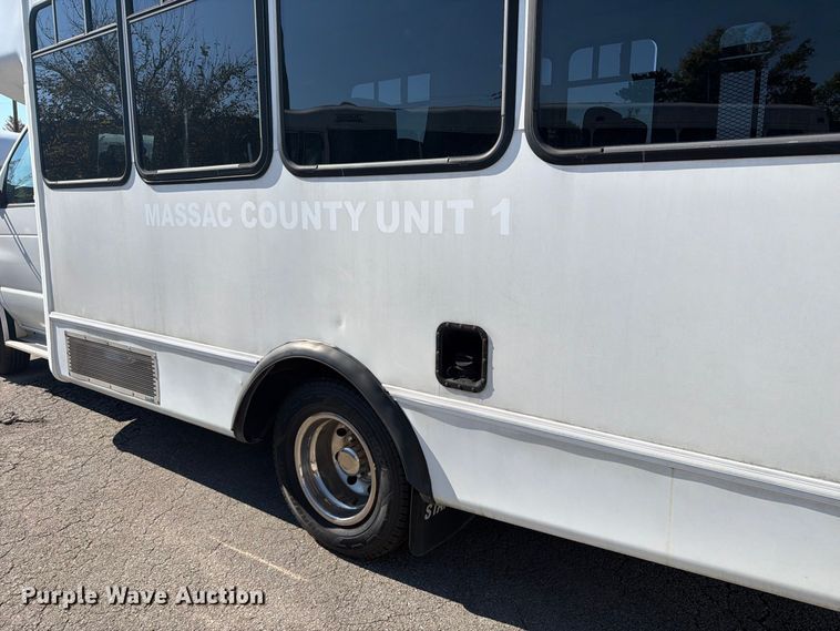 image for item FC3417 2003 Ford E350 shuttle bus