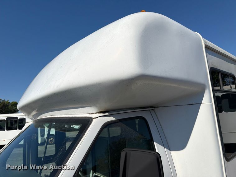image for item FC3417 2003 Ford E350 shuttle bus