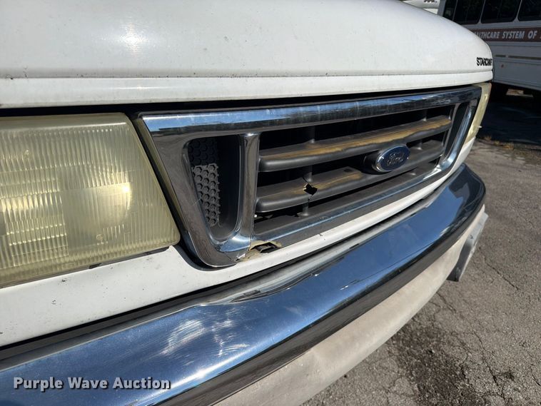 image for item FC3417 2003 Ford E350 shuttle bus