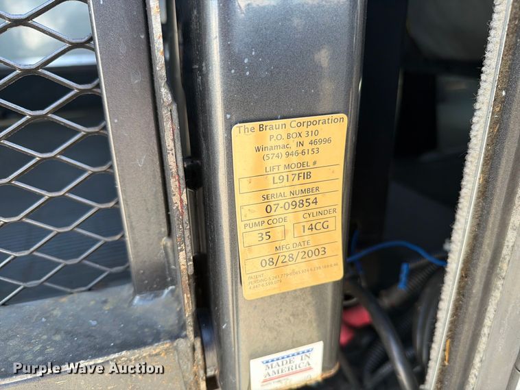 image for item FC3417 2003 Ford E350 shuttle bus