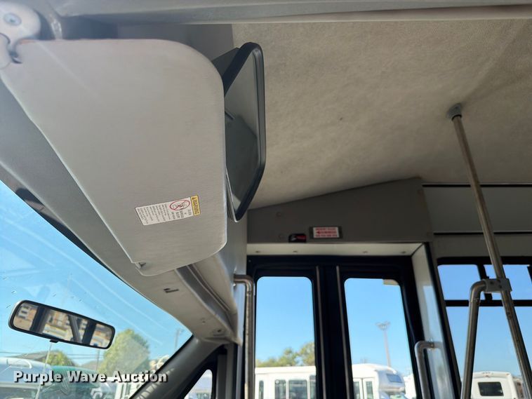 image for item FC3417 2003 Ford E350 shuttle bus