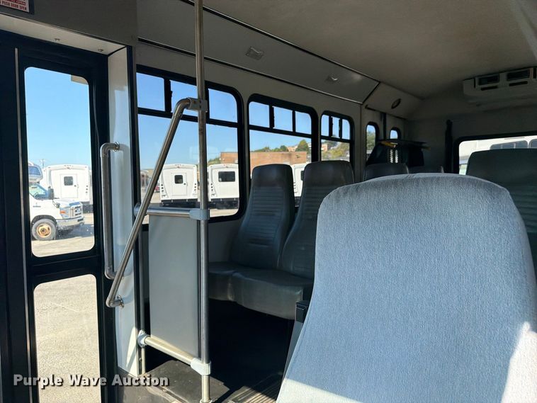 image for item FC3417 2003 Ford E350 shuttle bus