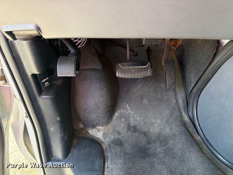 image for item FC3417 2003 Ford E350 shuttle bus