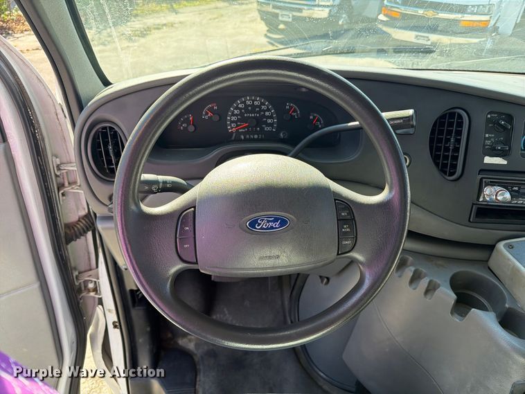image for item FC3417 2003 Ford E350 shuttle bus