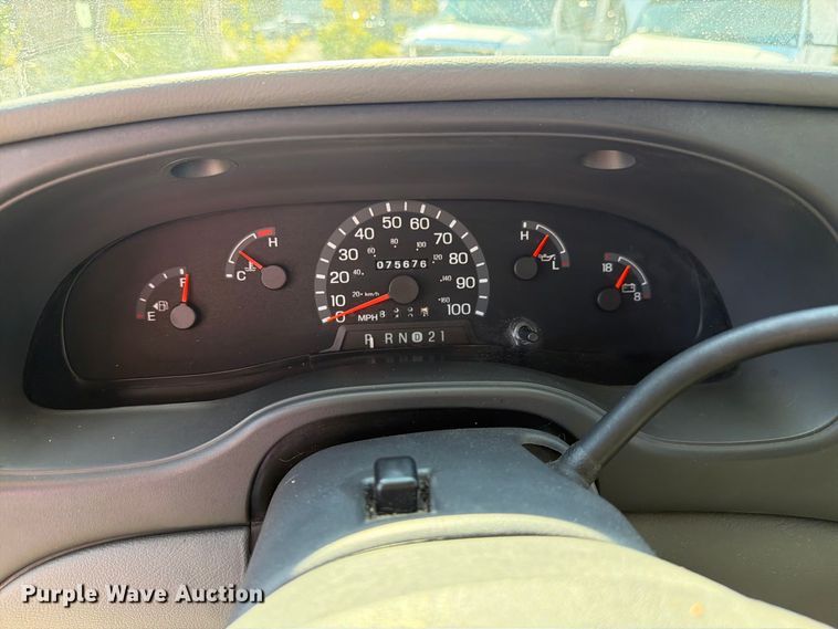 image for item FC3417 2003 Ford E350 shuttle bus