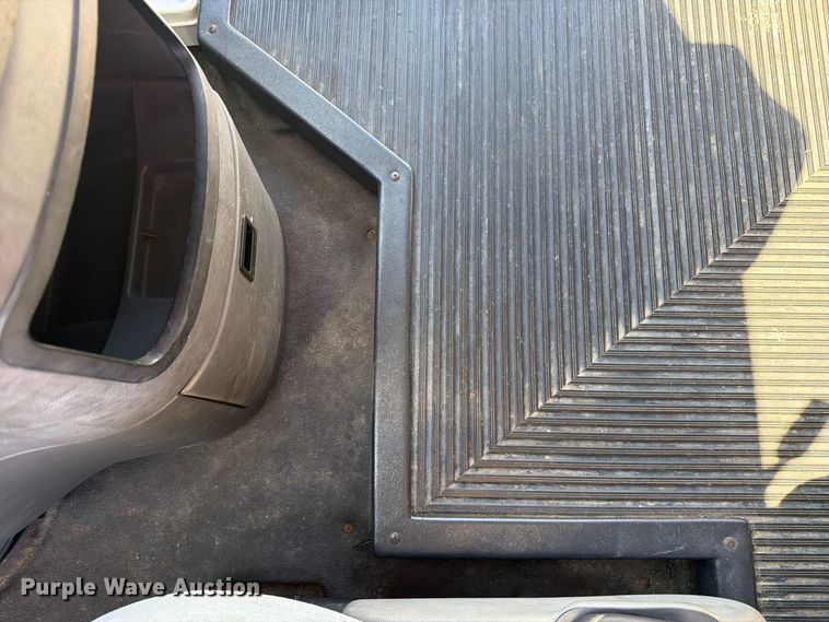 image for item FC3417 2003 Ford E350 shuttle bus