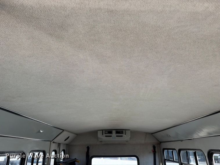 image for item FC3417 2003 Ford E350 shuttle bus