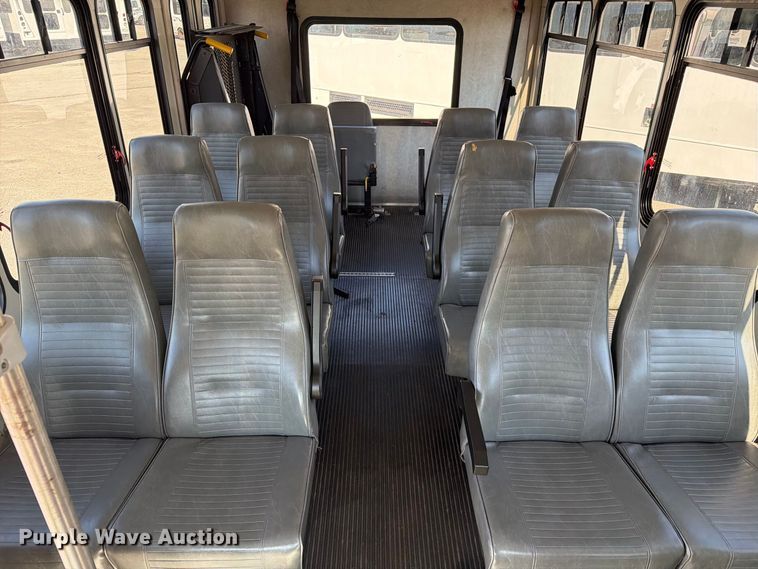image for item FC3417 2003 Ford E350 shuttle bus