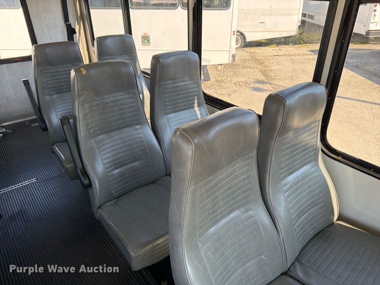 image for item FC3417 2003 Ford E350 shuttle bus