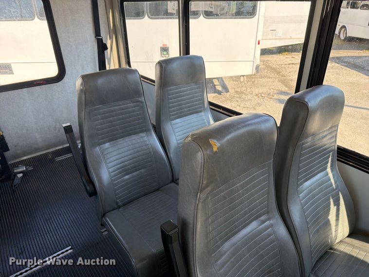 image for item FC3417 2003 Ford E350 shuttle bus