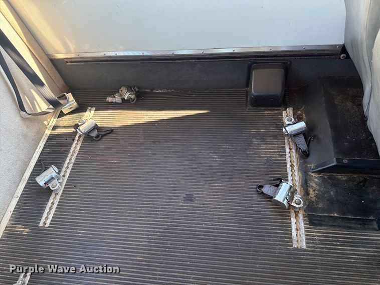 image for item FC3417 2003 Ford E350 shuttle bus