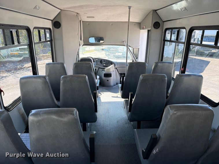 image for item FC3417 2003 Ford E350 shuttle bus
