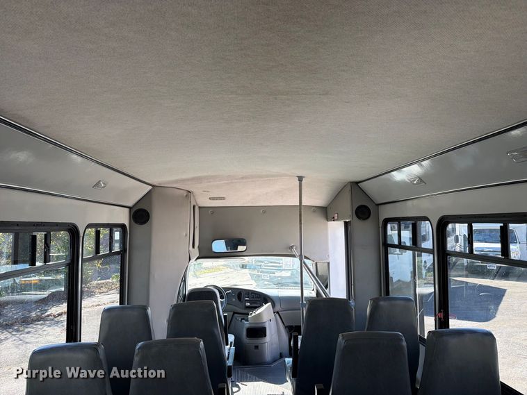 image for item FC3417 2003 Ford E350 shuttle bus