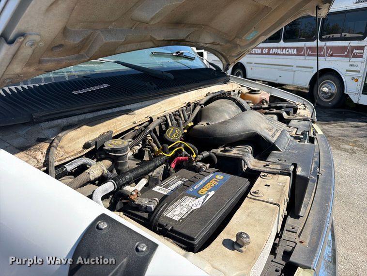 image for item FC3417 2003 Ford E350 shuttle bus