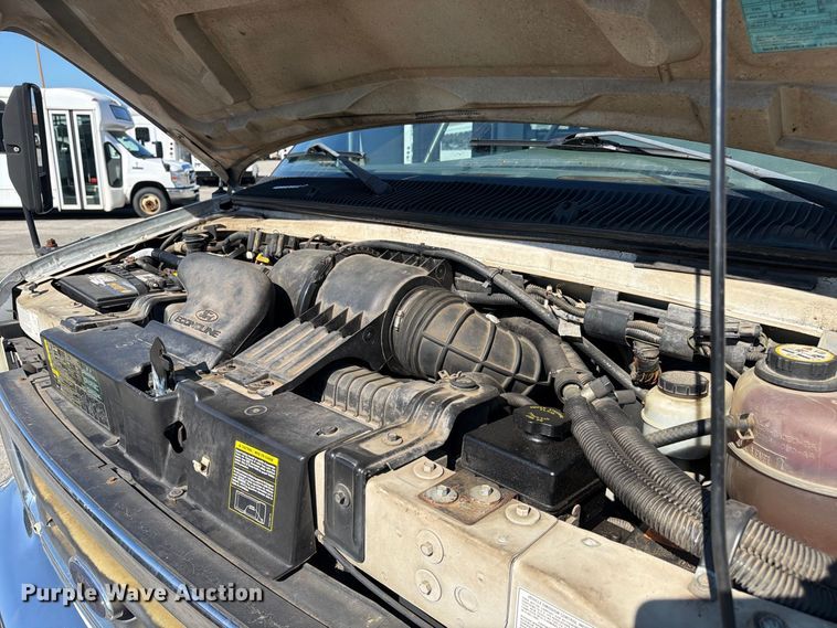 image for item FC3417 2003 Ford E350 shuttle bus