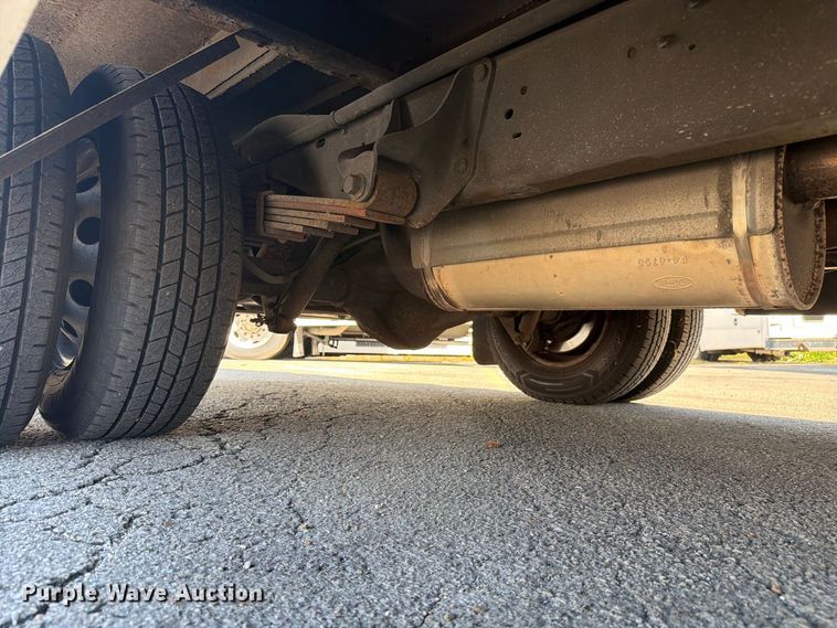 image for item FC3417 2003 Ford E350 shuttle bus