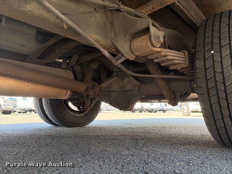 image for item FC3417 2003 Ford E350 shuttle bus