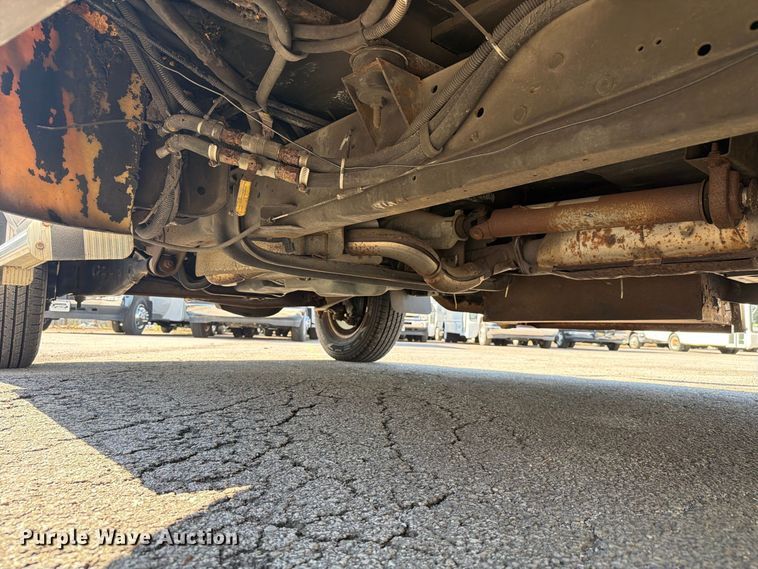 image for item FC3417 2003 Ford E350 shuttle bus