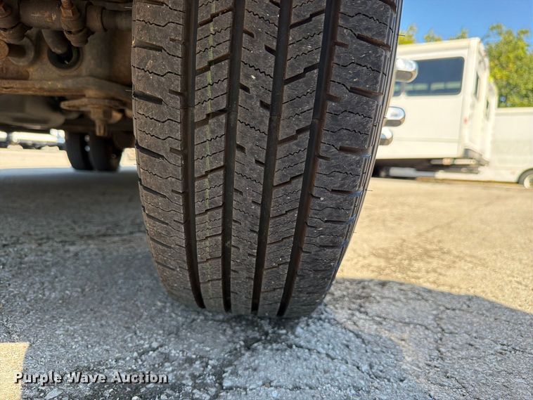 image for item FC3417 2003 Ford E350 shuttle bus