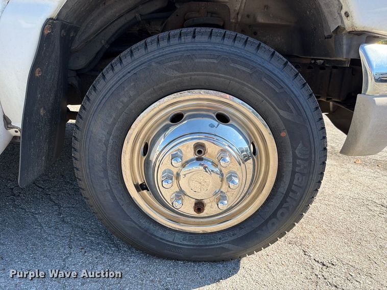 image for item FC3417 2003 Ford E350 shuttle bus
