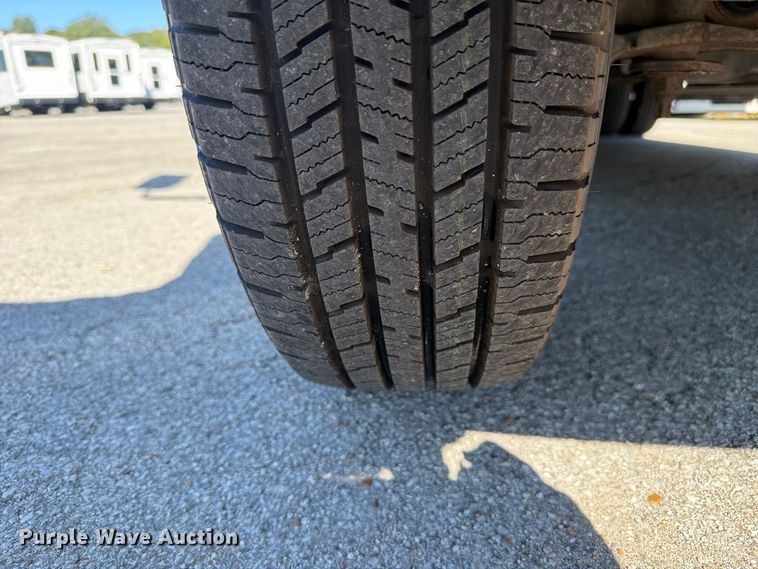 image for item FC3417 2003 Ford E350 shuttle bus
