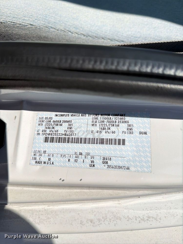 image for item FC3417 2003 Ford E350 shuttle bus
