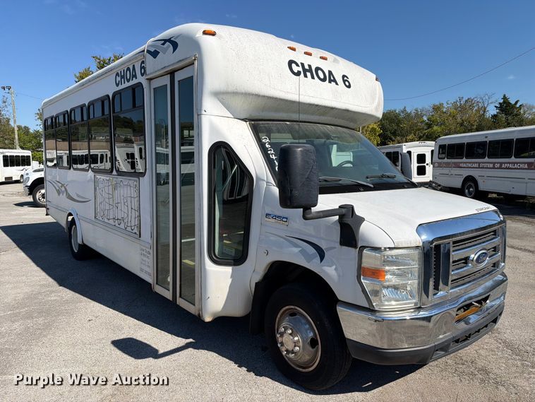 image for item FC3418 2016 Ford E450 shuttle bus