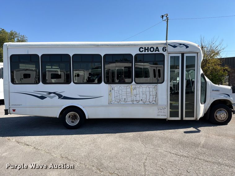 image for item FC3418 2016 Ford E450 shuttle bus