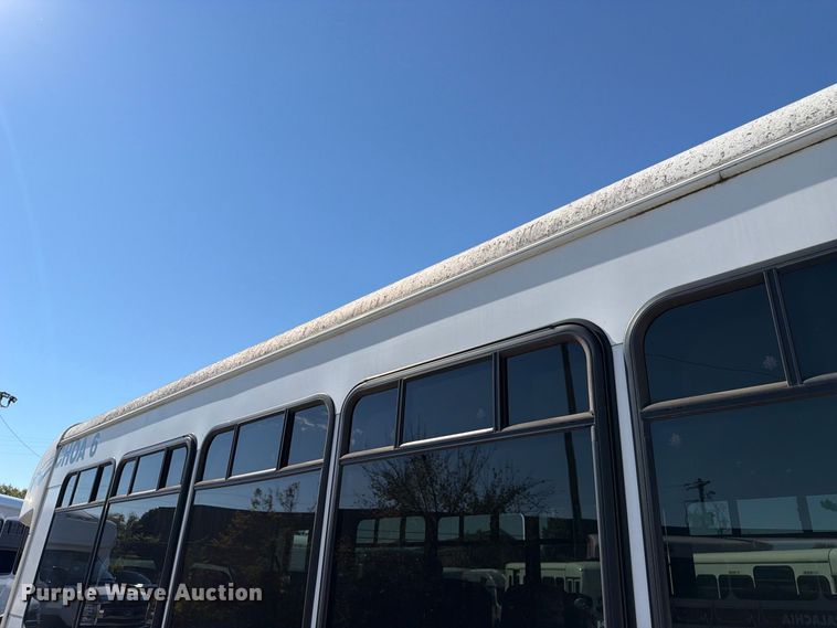 image for item FC3418 2016 Ford E450 shuttle bus