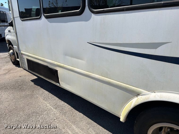 image for item FC3418 2016 Ford E450 shuttle bus