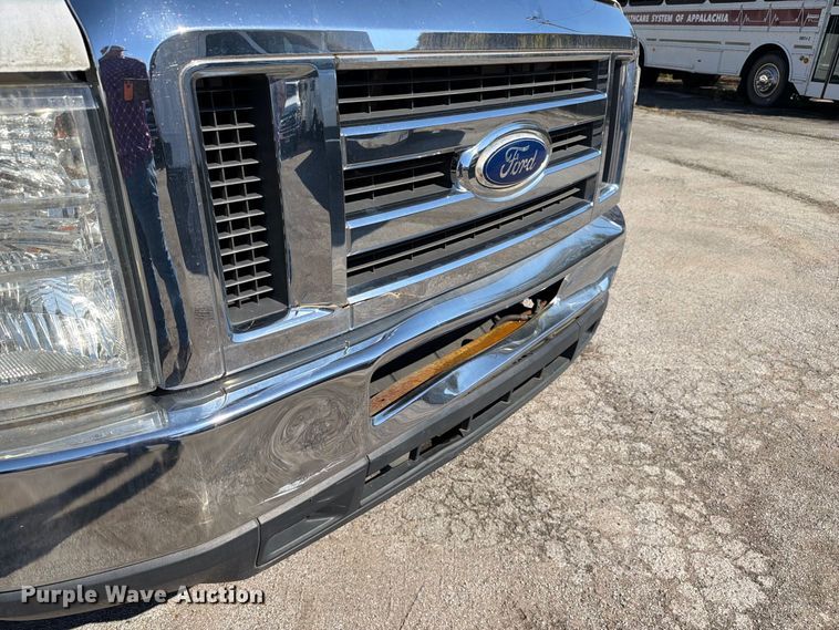 image for item FC3418 2016 Ford E450 shuttle bus