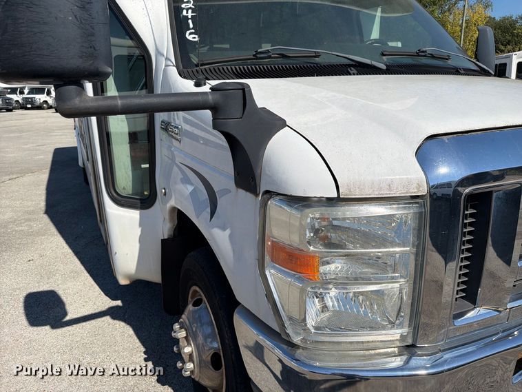 image for item FC3418 2016 Ford E450 shuttle bus