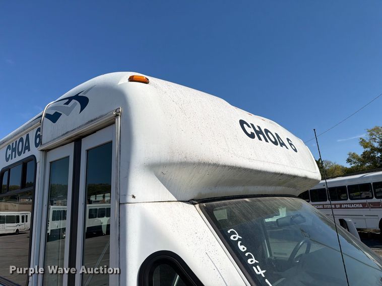 image for item FC3418 2016 Ford E450 shuttle bus