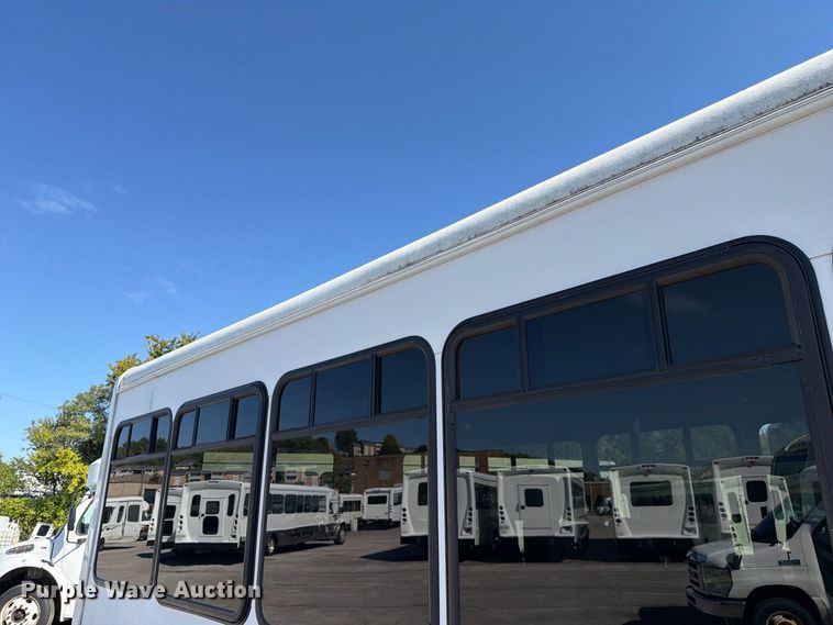 image for item FC3418 2016 Ford E450 shuttle bus