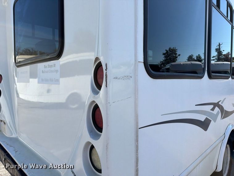 image for item FC3418 2016 Ford E450 shuttle bus