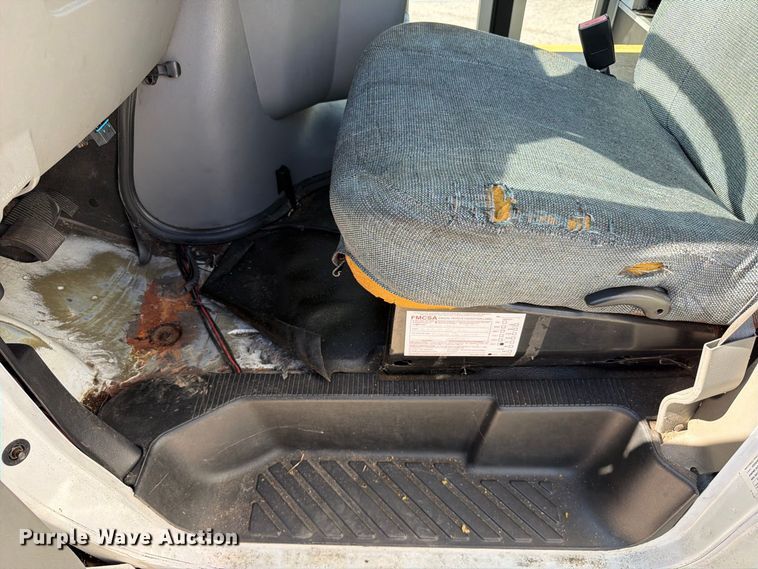 image for item FC3418 2016 Ford E450 shuttle bus
