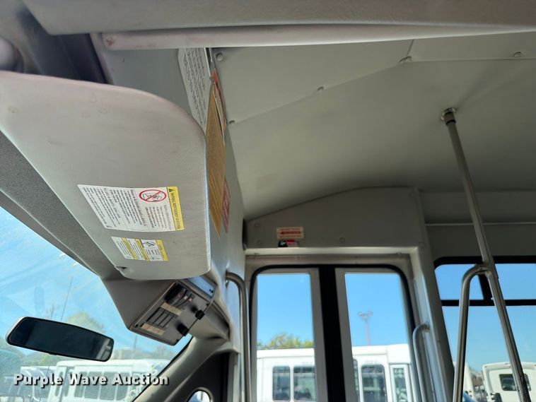 image for item FC3418 2016 Ford E450 shuttle bus