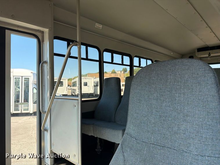 image for item FC3418 2016 Ford E450 shuttle bus