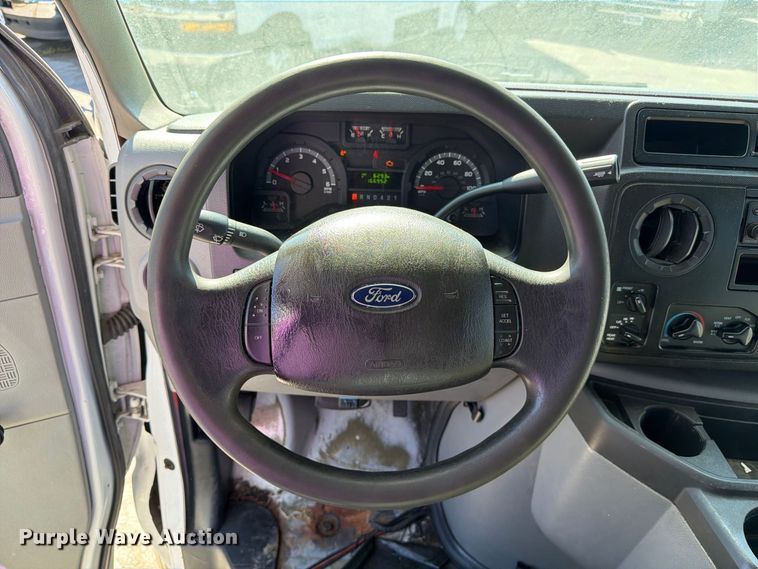 image for item FC3418 2016 Ford E450 shuttle bus