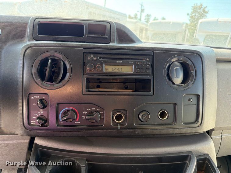 image for item FC3418 2016 Ford E450 shuttle bus