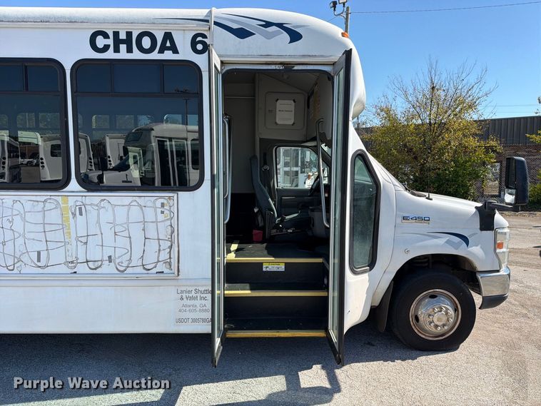 image for item FC3418 2016 Ford E450 shuttle bus