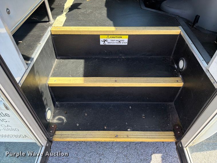 image for item FC3418 2016 Ford E450 shuttle bus