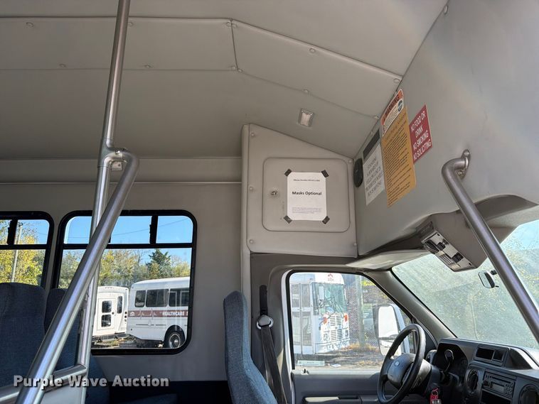 image for item FC3418 2016 Ford E450 shuttle bus