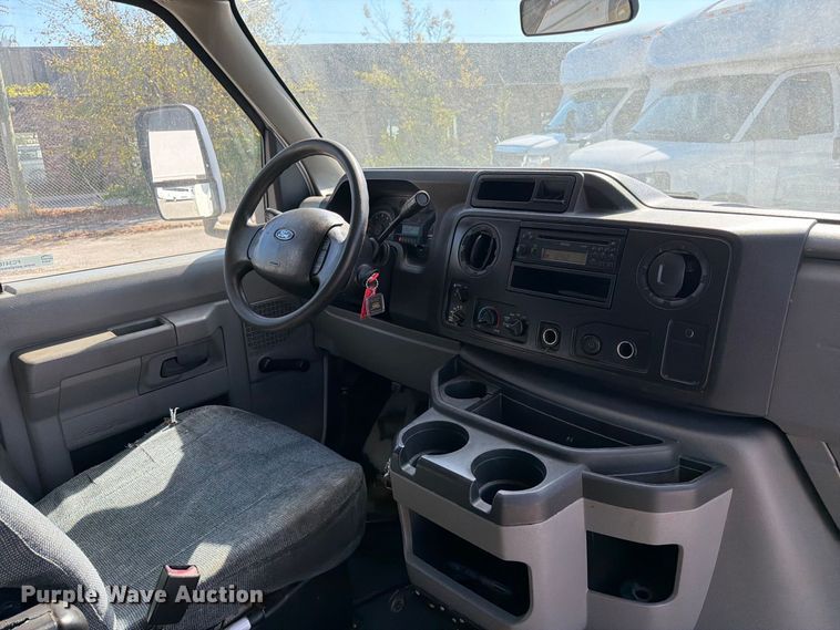 image for item FC3418 2016 Ford E450 shuttle bus