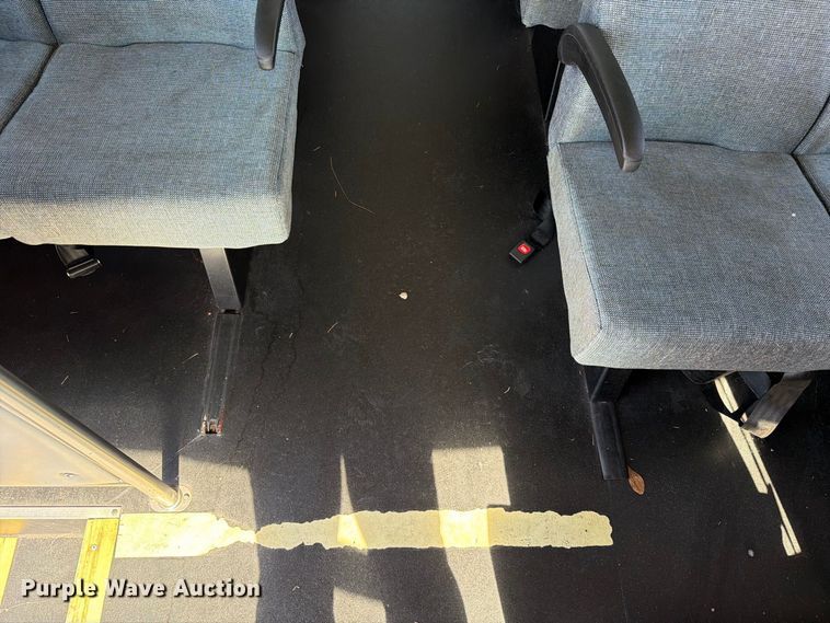 image for item FC3418 2016 Ford E450 shuttle bus